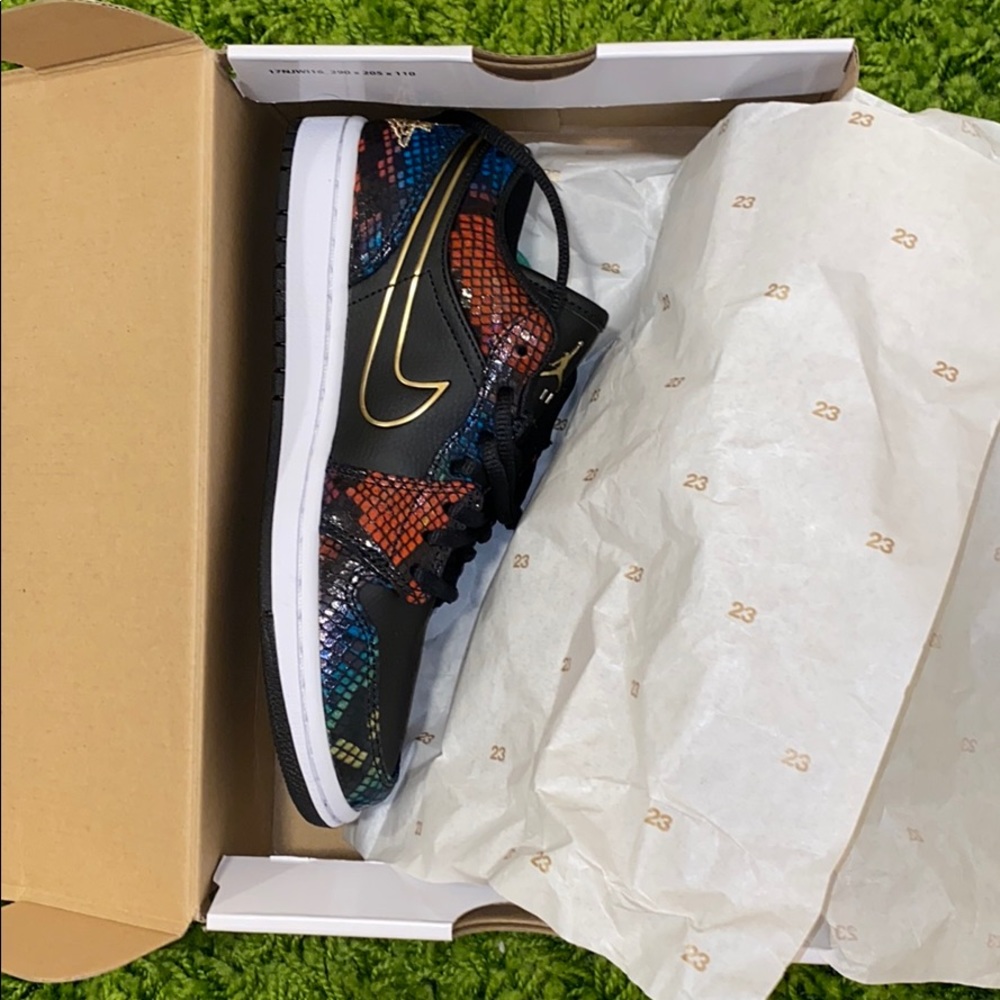 Women’s Air Jordan 1 low/ snakeskin